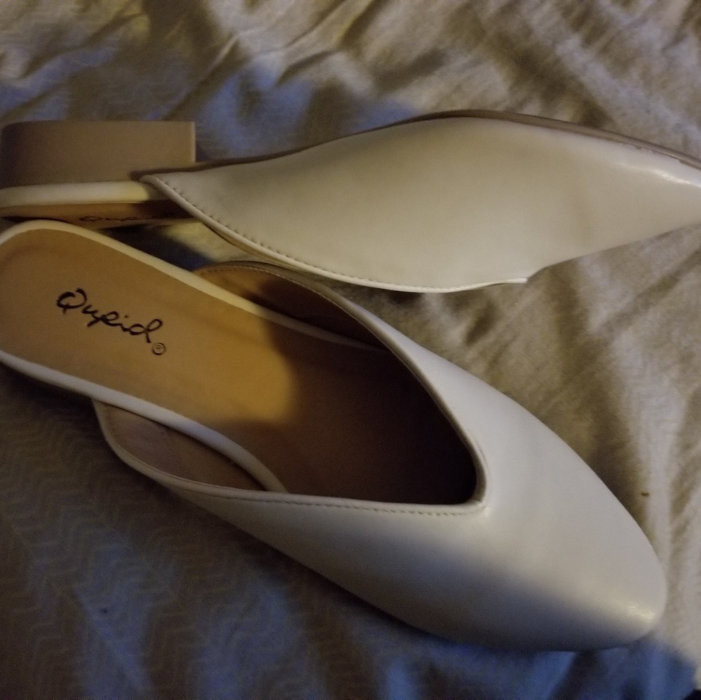 Flat shoes